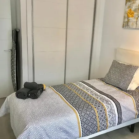 Beautiful Pool Side 2 Bed Apt With Free Wifi In Pdc Apt 6b Appartamento