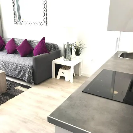 Beautiful Pool Side 2 Bed Apt With Free Wifi In Pdc Apt 6b Appartamento Puerto del Carmen (Lanzarote)